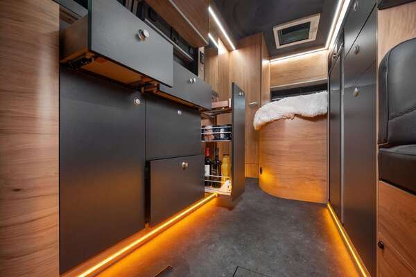 Globe-Traveller Explorer